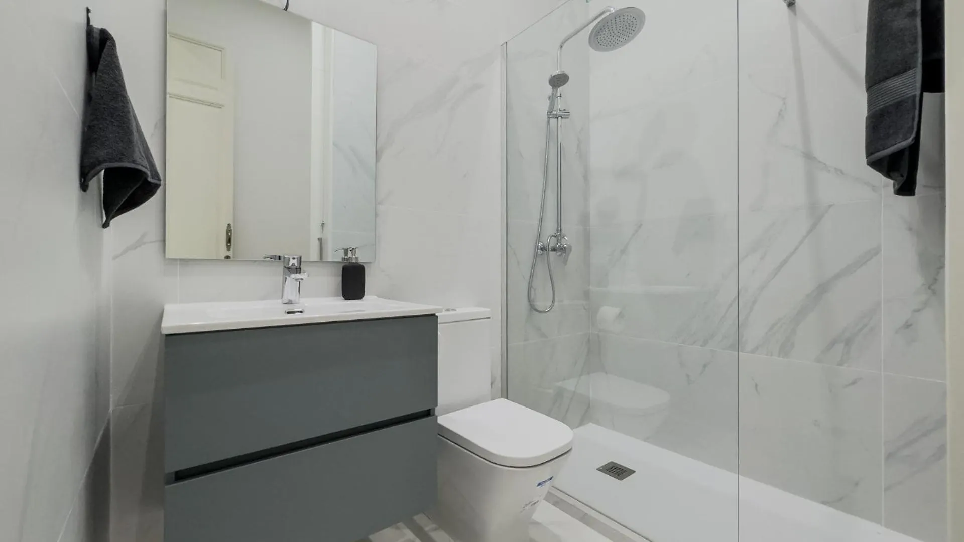 Precioso Apartamento En Rambla Cataluna 35 Barcelona 0*,  Spain
